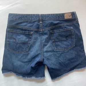 American Eagle outfitters Womens size 10 denim jean shorts.